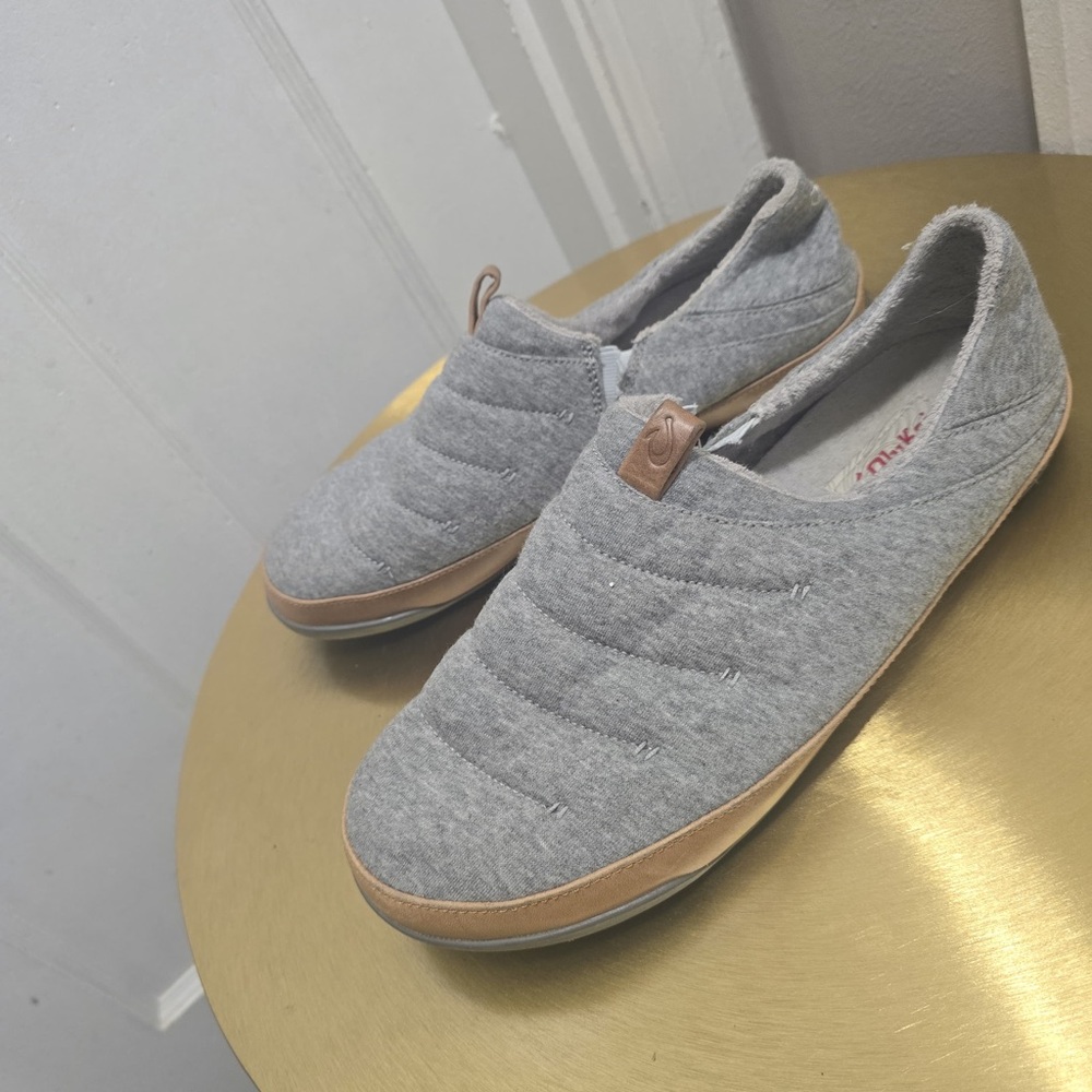 OluKai Mahana Convertible Quilted Slippers in gray. - Picture 3 of 9